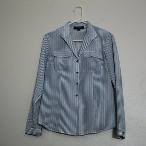 Jones of New York stripped shirt size small.